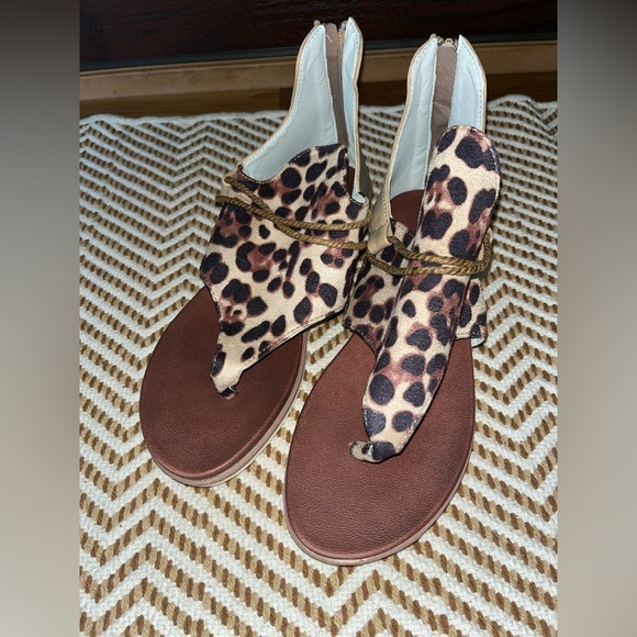 SHEIN Shoes - NWOT Shein size 40 cheetah print zip up back sandals